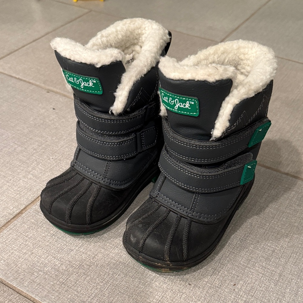 Cat & Jack Dark Gray Toddler/Kids Winter Boots